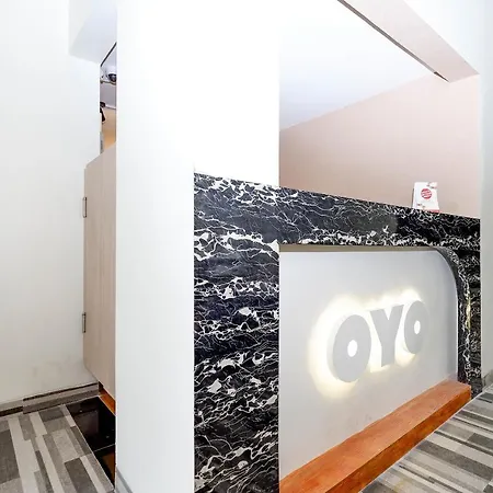 Oyo Flagship 2124 Kars Inn Semarang-3